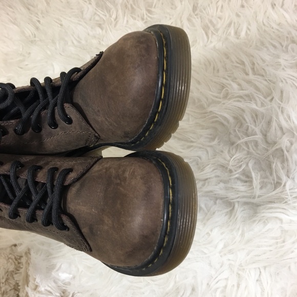 Dr. Martens Delaney Boot Brown Leather Size 1 Kids - Picture 6 of 8